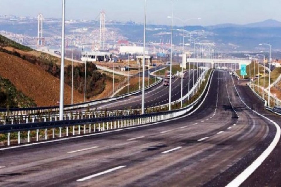 AK Parti İzmir Milletvekili Binali Yıldırım&rsquo;ın başbakanlığı d&ouml;neminde İzmir&rsquo;e kazandıracaklarını