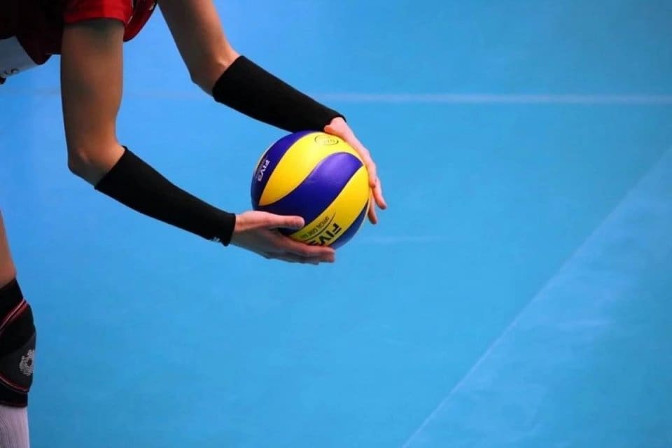 İzmir'in ezeli rakipleri Karşıyaka ve G&ouml;ztepe, yarın Kadınlar Voleybol 1'inci