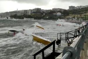 Meteoroloji'nin uyarılarının ardından d&uuml;n &ouml;zellikle İzmir, Balıkesir ve &Ccedil;anakkale'de etkili