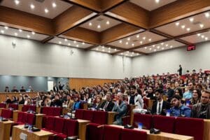 İzmir B&uuml;y&uuml;kşehir Belediye Başkanı Tun&ccedil; Soyer&rsquo;in gen&ccedil; odaklı kent vizyonu