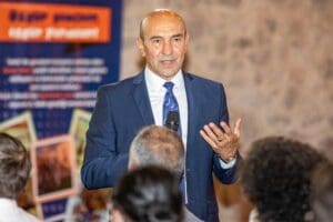 İzmir B&uuml;y&uuml;kşehir Belediye Başkanı Tun&ccedil; Soyer, 1. İzmir Gen&ccedil;lik &Ccedil;alıştayı'nın