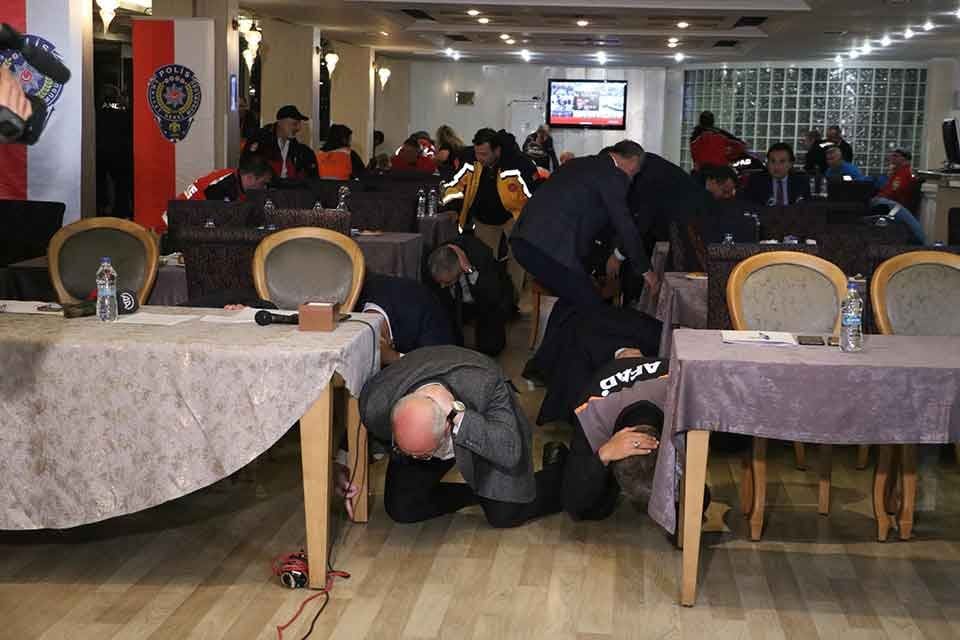 T&Uuml;RKİYE'de 81 ilde eş zamanlı d&uuml;zenlenen 'Deprem Anı &Uuml;lke Tatbikatı