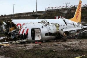 Sabiha G&ouml;k&ccedil;en Havalimanı'nda 3 kişinin &ouml;l&uuml;m&uuml;ne 180 kişinin de yaralanmasına