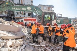İzmir B&uuml;y&uuml;kşehir Belediyesi İtfaiye Dairesi Başkanlığı, Osmaniye ve Hatay&rsquo;da enkaz