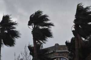 Meteoroloji  2. Bölge Müdürlüğü'nce İzmir için  yarın fırtına ve gök gürültülü