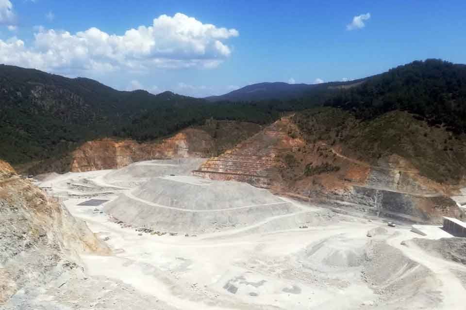 Zeytinliklerde maden faaliyetlerine izin veren y&ouml;netmelikle tepkileri &uuml;zerine &ccedil;eken Enerji