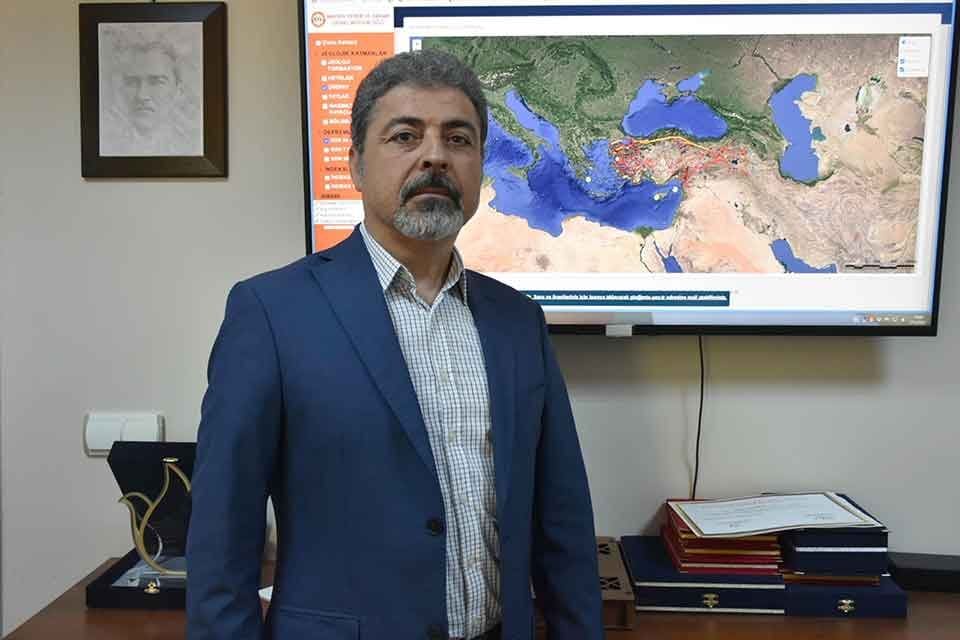 İZMİR'de Dokuz Eyl&uuml;l &Uuml;niversitesi (DE&Uuml;) Deprem Araştırma ve Uygulama Merkezi