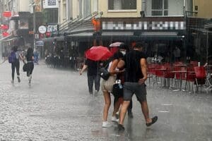 İzmir i&ccedil;in Meteoroloji 2'nci B&ouml;lge M&uuml;d&uuml;rl&uuml;ğ&uuml;'nden bu gece yarısından sonra