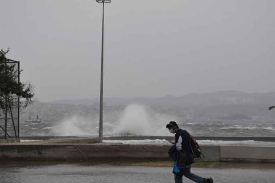 Meteoroloji Genel M&uuml;d&uuml;rl&uuml;ğ&uuml;'ndan alınan bilgilere g&ouml;re, yurdun b&uuml;y&uuml;k b&ouml;l&uuml;m&uuml;nde kuvvetli