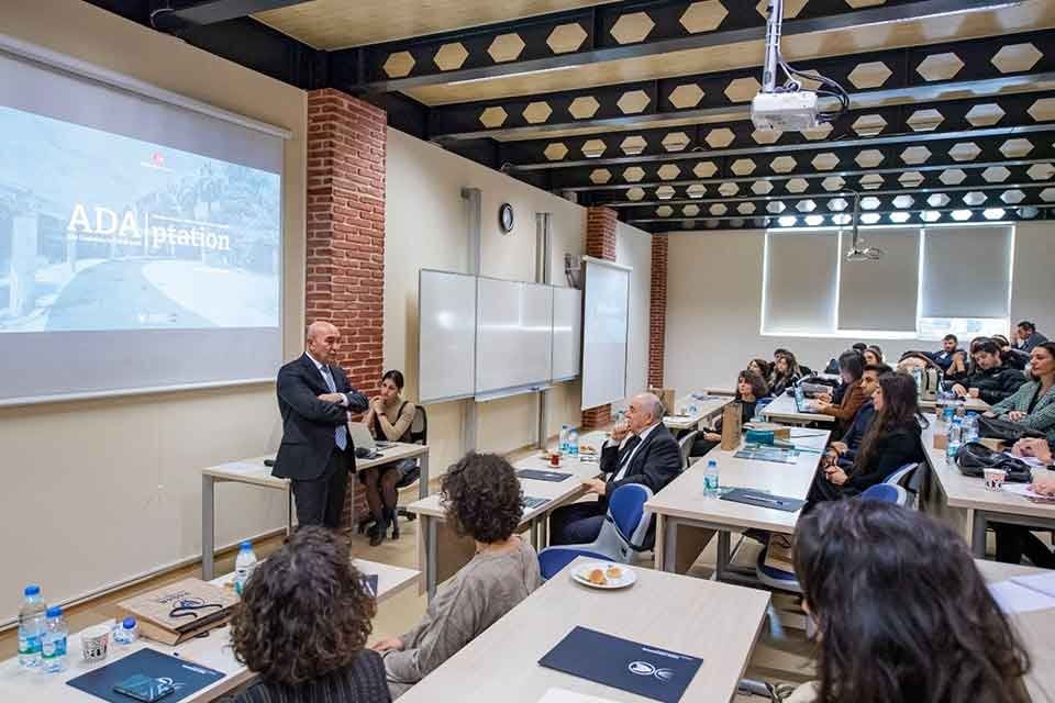 Yaşar &Uuml;niversitesi &ouml;ğrencileri ilk d&ouml;nem sonu projelerini, İzmir B&uuml;y&uuml;kşehir Belediyesi