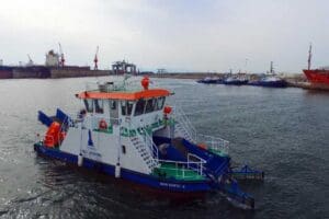 İzmir B&uuml;y&uuml;kşehir Belediyesi&rsquo;nin &ldquo;Mavi K&ouml;rfez 3&rdquo; adlı deniz s&uuml;p&uuml;rge gemisi,
