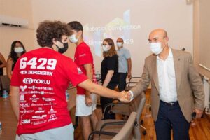 Ege Bölgesi’nin ilk robotik yarışma takımı olarak kurulan, Türkiye şampiyonluğu