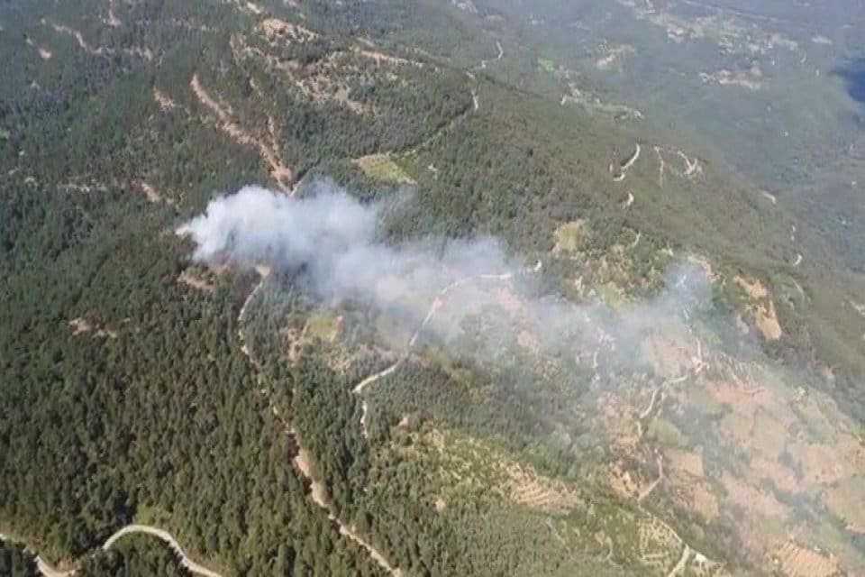 Marmaris'te başlayan yangının bug&uuml;n kontrol altına alınmasının ardından bir yangın