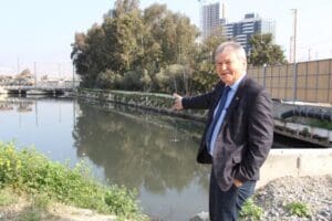İzmir'de, sonbahar ve kış aylarında yağışın az, sıcaklıkların y&uuml;ksek seyretmesi