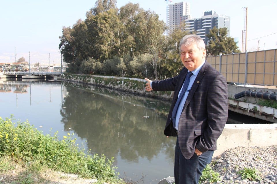 İzmir'de, sonbahar ve kış aylarında yağışın az, sıcaklıkların y&uuml;ksek seyretmesi