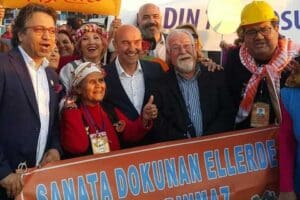 Sanatın &ouml;n&uuml;ndeki engelleri kaldırarak kentin d&ouml;rt bir yanına eşit bir