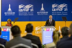İzmir B&uuml;y&uuml;kşehir Belediyesi&rsquo;nin &ldquo;Kriz Belediyeciliği&rdquo; uygulaması pandemi s&uuml;resince kentte k&uuml;lt&uuml;r