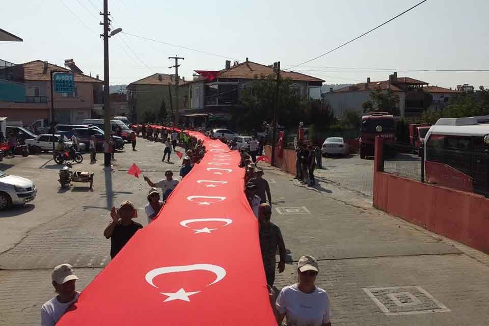 İzmir&rsquo;in kurtuluşunun 100&rsquo;&uuml;nc&uuml; yılı anısına İzmir B&uuml;y&uuml;kşehir Belediyesi tarafından d&uuml;zenlenen