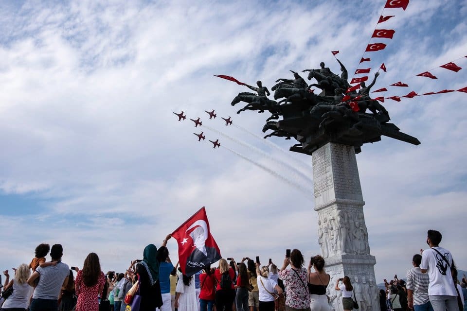 İzmir B&uuml;y&uuml;kşehir Belediyesi &ldquo;İzmir&rsquo;in Kurtuluşunun 100. Yılı&rdquo; konulu ulusal fotoğraf