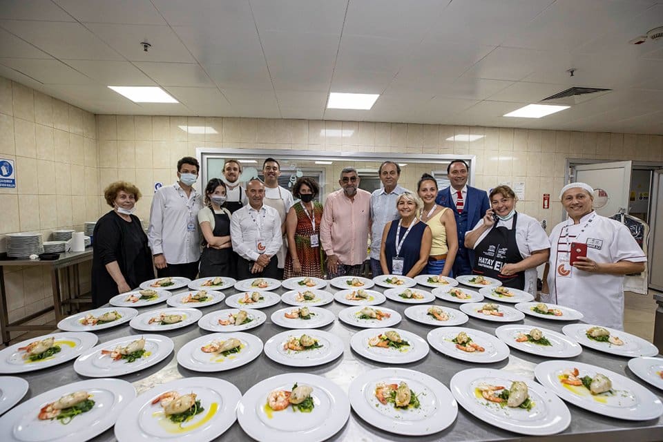 İzmir B&uuml;y&uuml;kşehir Belediyesi'nin ana sponsoru olduğu GastroShow'da, İzmir'e has lezzetler