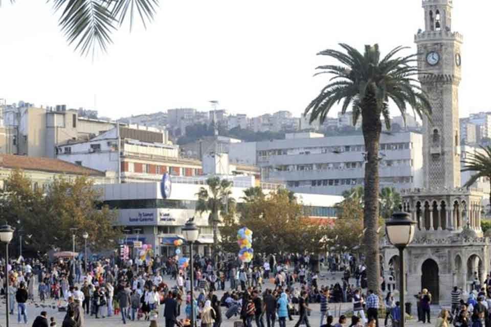 İzmir'in nüfusu kaç oldu?