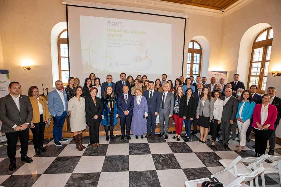 İzmir B&uuml;y&uuml;kşehir Belediye Başkanı Tun&ccedil; Soyer, Profesyoneller i&ccedil;in S&uuml;rd&uuml;r&uuml;lebilirlik El&ccedil;ileri