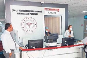 İzmir'e bir süre önce atanan İzmir İl Sağlık Müdürü  Doç. Dr.