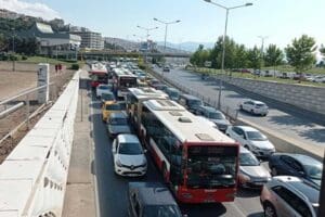 İzmir&rsquo;in trafik sorunu pandemiyle beraber daha derinleşti. İzmir B&uuml;y&uuml;kşehir Belediyesi&rsquo;nin