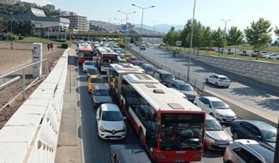 İzmir’in trafiği kitlendi! Trafiğe 125 bin yeni araç katıldı