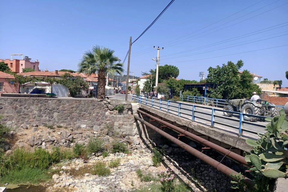 İzmir B&uuml;y&uuml;kşehir Belediyesi Menemen, Dikili ve Bergama&rsquo;da hem taşıt hem