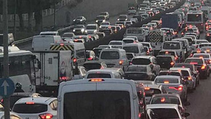 İzmir'in ulaşımının can damarında ölümlü kaza… Konak yönü saatlerce durma noktasına geldi