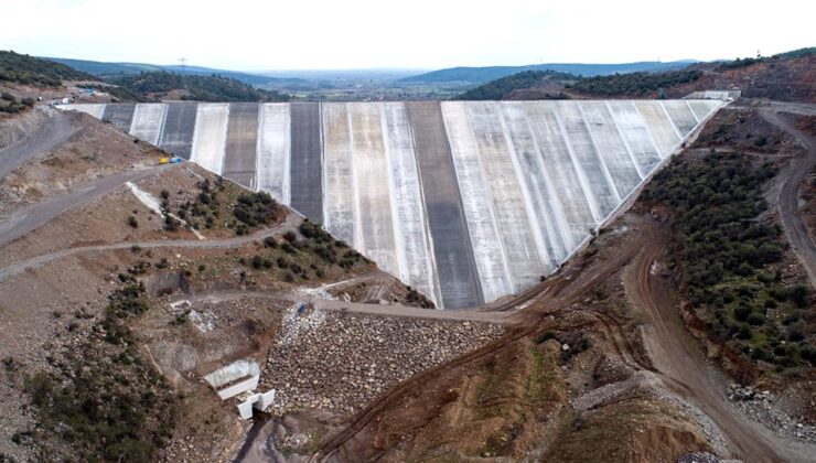 İzmir'in yeni barajında gövde kaplama çalışmaları tamamlandı