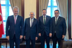 6 kişilik İzmir heyeti, kente ivme kazandıracak projeleri bir an