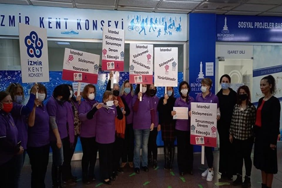 İzmir Kent Konseyi Kadın Meclisi, İstanbul S&ouml;zleşmesi'nin feshedilmesinden sonra basın