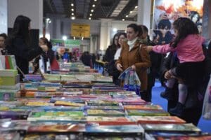 İzmir Kitap Fuarı, Gaziemir Fuar İzmir'de kitapseverleri ağırlamaya başladı. &Uuml;&ccedil;