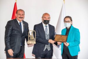 İzmir Sivil Toplum Kuruluşları Konfederasyonu, İzmir Büyükşehir Belediye Başkanı Tunç