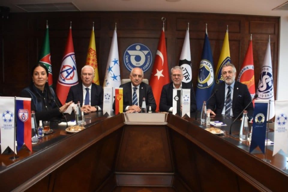 G&ouml;ztepe-Altay derbisindeki dehşet g&ouml;r&uuml;nt&uuml;leri hafızalarda tazeliğini korurken, İzmir kul&uuml;pleri omuz