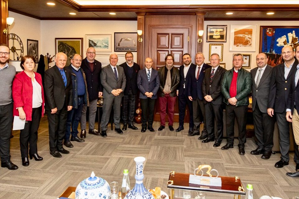 İZMİR Spor Kulüpleri Birliği Vakfı (İZVAK) çatısı altında bulunan profesyonel