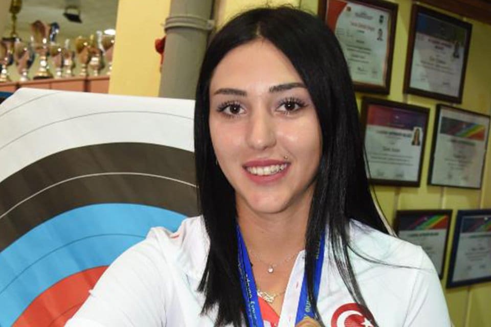 Tokyo Olimpiyatları'nda m&uuml;cadele eden sporcularımızdan İzmirli Yasemin Ecem Anag&ouml;z, karma