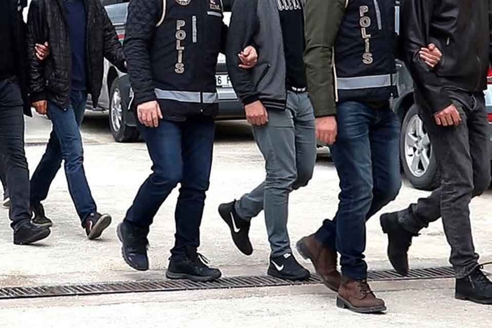 İZMİR merkezli 16 ilde, FET&Ouml;/PDY'nin 'TSK yapılanması'na y&ouml;nelik y&uuml;r&uuml;t&uuml;len soruşturma