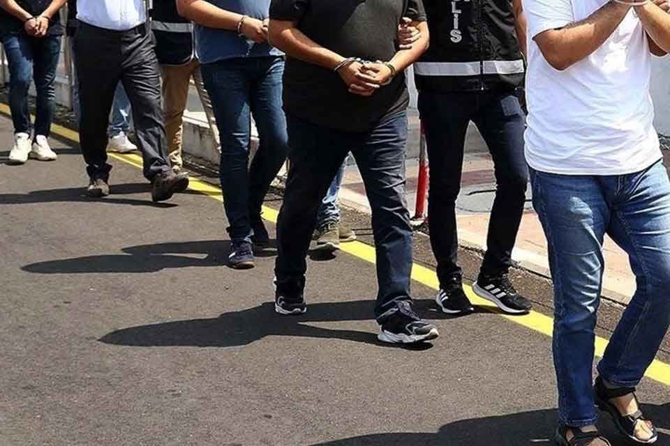 İZMİR merkezli 18 ilde, FET&Ouml;/PDY'nin 'TSK yapılanması'na y&ouml;nelik y&uuml;r&uuml;t&uuml;len soruşturma