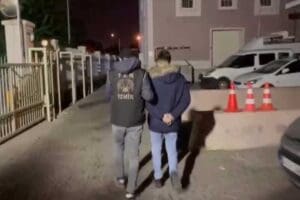 İzmir&nbsp;merkezli 21 ilde, FET&Ouml;/PDY'nin 'TSK yapılanması'na y&ouml;nelik d&uuml;zenlenen operasyonda, 111