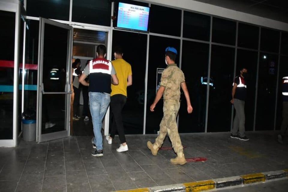 İzmir Cumhuriyet Başsavcılığı&rsquo;nın FET&Ouml;/PDY'ye y&ouml;nelik y&uuml;r&uuml;tt&uuml;ğ&uuml; soruşturma kapsamında, ankes&ouml;rl&uuml;/ kont&ouml;rl&uuml;
