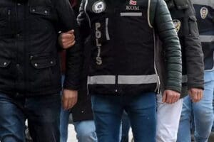 İzmir'de, Fethullah&ccedil;ı Ter&ouml;r &Ouml;rg&uuml;t&uuml;'ne (FET&Ouml;) y&ouml;nelik y&uuml;r&uuml;t&uuml;len soruşturma kapsamında, &ouml;rg&uuml;t