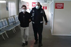 İzmir merkezli 8 ilde, FETÖ'ye yönelik düzenlenen eş zamanlı operasyonda,