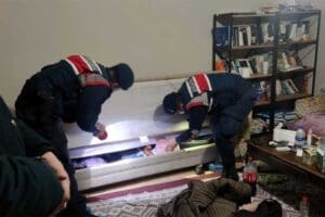 İzmir'in 11 il&ccedil;esinde jandarma ekipleri, uyuşturucu madde imalatı ve ticareti