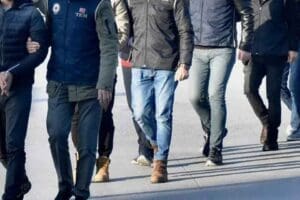 İzmir merkezli 38 ilde FET&Ouml; operasyonu: 101 ş&uuml;pheli hakkında g&ouml;zaltı