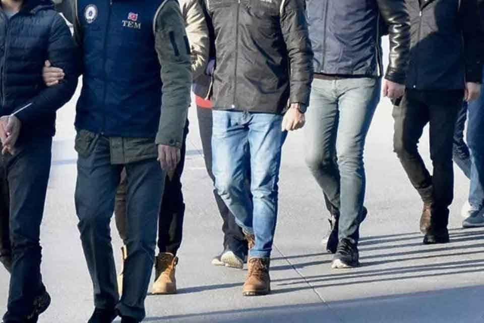 İzmir merkezli 38 ilde FET&Ouml; operasyonu: 101 ş&uuml;pheli hakkında g&ouml;zaltı