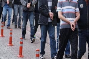İzmir merkezli 6 ilde, FET&Ouml;/PDY'nin 'TSK yapılanması'na y&ouml;nelik y&uuml;r&uuml;t&uuml;len soruşturma