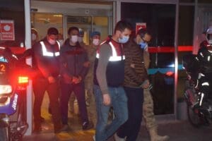 FET&Ouml;'ye y&ouml;nelik y&uuml;r&uuml;t&uuml;len soruşturma kapsamında, İzmir merkezli ve Kuzey Kıbrıs
